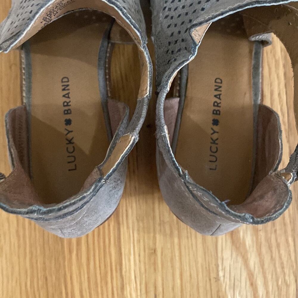 Lucky Brand Taupe Gray Laser Cut Fillian Bootie Size 9 Minimalist Basic - Picture 5 of 6